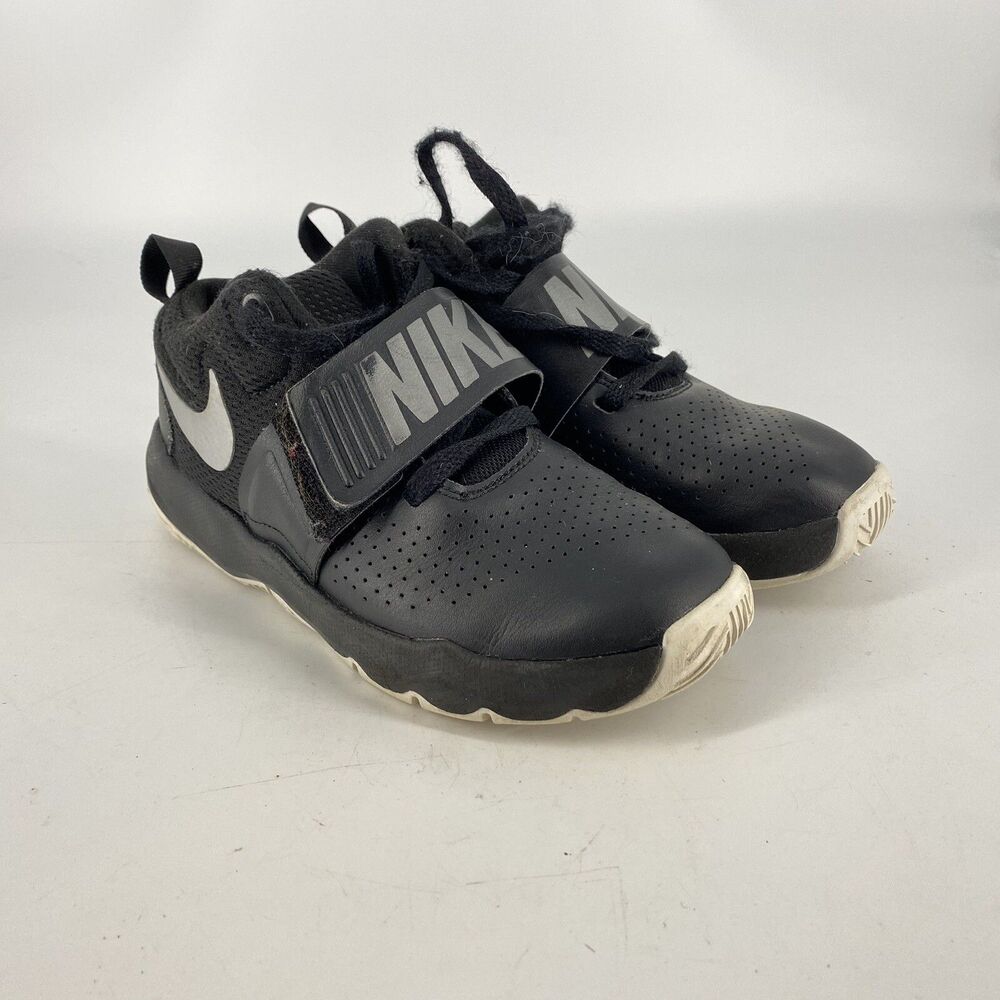Nike Hustle D 8 Boys Size 1Y Black Mid Top Sneakers Hook Loop 881942-001